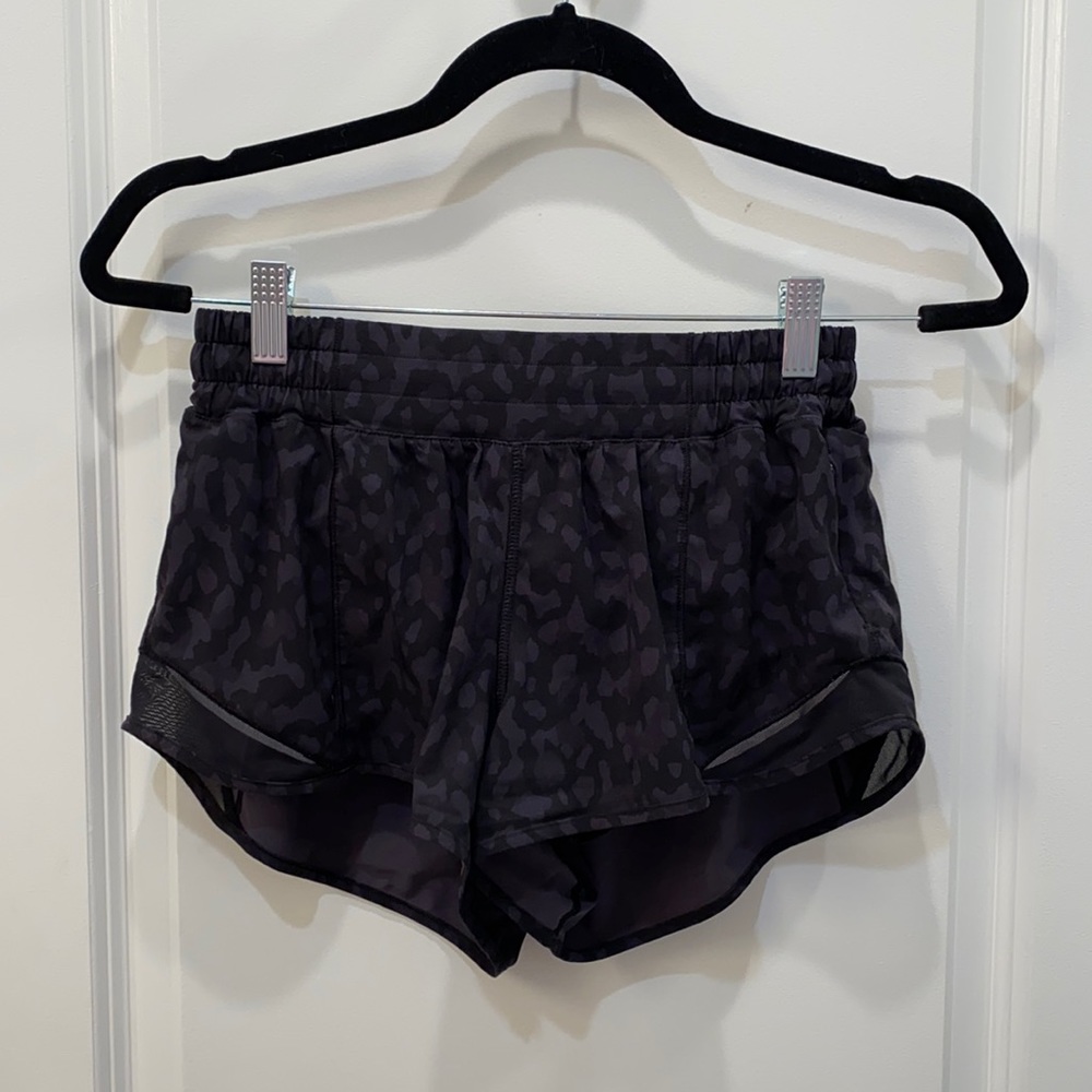 Lululemon Hotty Hot Low-Rise Lined Shorts 2.5”